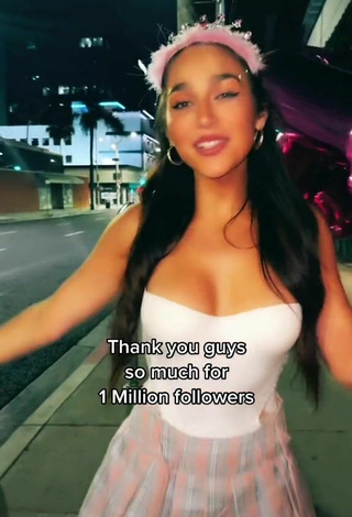 Iris (@irisofficialmusic) #cleavage  #skirt  «Thank you for 1M! I never ever...»