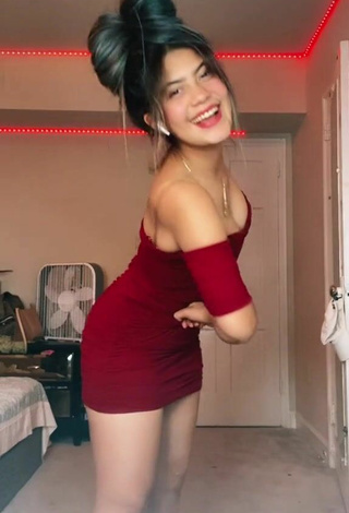 Cristel Mejia (@itscristelmejia) #cleavage  #dress  #red dress  #booty dancing  «❤️»