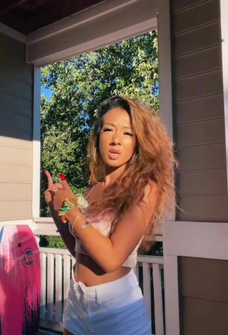 Jayla Marie (@itsjaylamarie) #cleavage  #crop top  #shorts  #booty dancing  «this dance is so much fun  tag...»