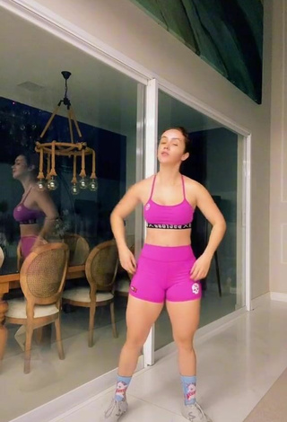 juhvellegas (@juhvellegas) #cleavage  #crop top  #purple crop top  #legging shorts  #booty dancing  «Dançar 4h da manhã antes do...»