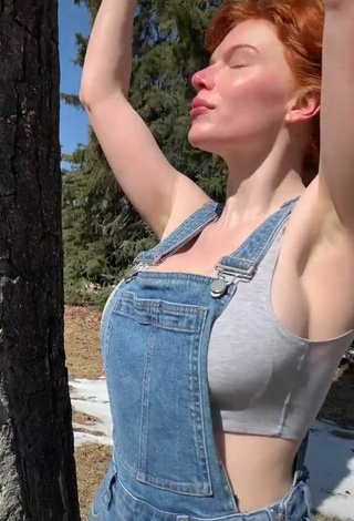 Levi Coralynn (@levicoralynn1) #cleavage  #crop top  #grey crop top  #big boobs  «ig: levicoralynn»