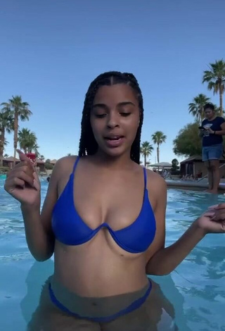 Lynn Bailey (@lynbaileyy) #cleavage  #bikini  #blue bikini  #underboob  #swimming pool  «Bad af  ig -Lynbaileyy #fyp #foryou»