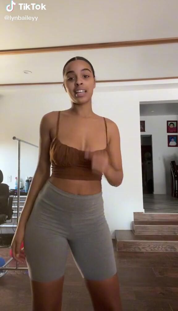 Lynn Bailey (@lynbaileyy) #cleavage #crop top #brown crop... «Here’s my