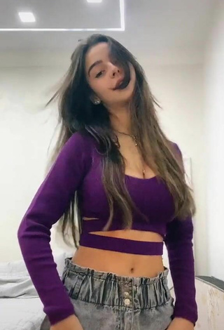 maafeltrim_ (@maafeltrim_) #cleavage  #crop top  #purple crop top  #big boobs  #booty dancing  «Dc: @lucassluix_»