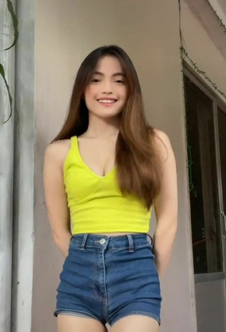 Madelaine Red (@madelainered) #cleavage  #crop top  #yellow crop top  «ok lang kahit wala partner hehe :((»