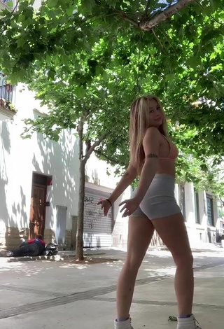 Makeeva (@makeeva69_) #cleavage  #crop top  #tight shorts  #booty dancing  «W my friend»