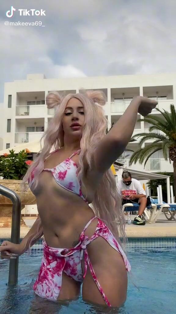 Makeeva (@makeeva69_) #cleavage #mini bikini #underboob... «Когда же этой булочке вернут Инст☹️