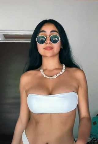 Marianella Florez Lovera (@medicenmarrr) #cleavage  #bikni  #white bikini  #bouncing boobs  #booty dancing  «Baby dispara ig: medicenmarr»