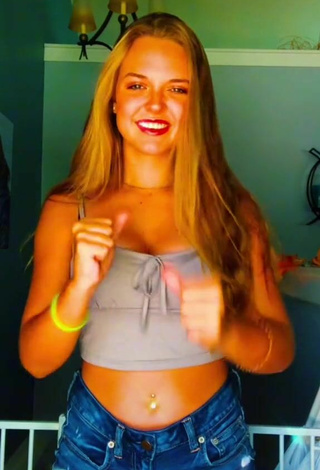 morg (@morgg.s) #cleavage  #crop top  #grey crop top  #belly button piercing  #bouncing boobs 