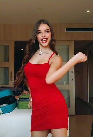 Nadia Vilaplana (@nadia.vilaplana) #cleavage  #dress  #red dress  #booty dancing  «Me quedaba este video de ayer...»