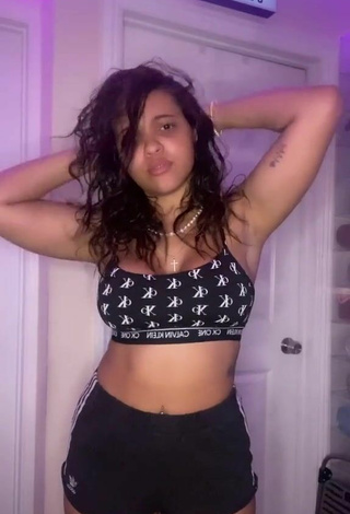 River Bleu (@riverbleu) #cleavage  #crop top  #shorts  #belly button piercing  #tattooed body  «my hair stylist finally coming...»