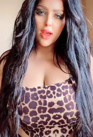 Salma Elshimy (@salmaelshimy0) #cleavage  #crop top  #leopard crop top  #big boobs  «و عيون تندينا تحايل فينا و نقول...»