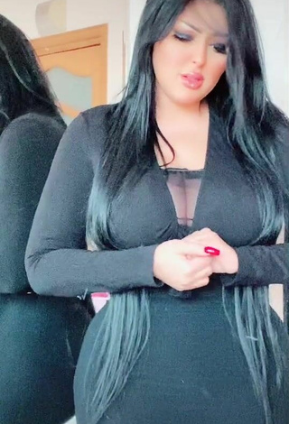 Salma Elshimy (@salmaelshimy0) #cleavage  #dress  #black dress  #big boobs  #big butt 