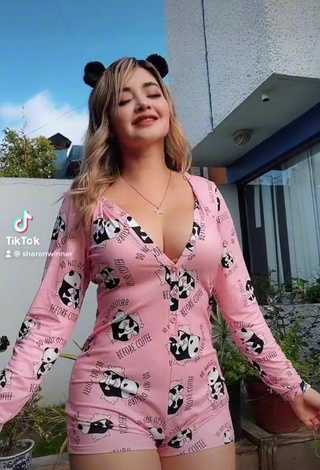 Sharon Shirley (@sharonwinner) #cleavage  #bodysuit  #booty shaking  #bouncing boobs  «Vieron el perro Instagram...»