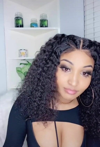 Shenseea (@shenseea) #cleavage  #crop top  #black crop top  «I need the attitude baby!!!!  #fyp»