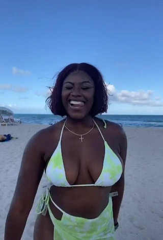 Skaibeauty (@skaibeauty) #cleavage  #bikini  #bouncing boobs  #booty dancing  #belly button piercing  «Bathing suit from @shein_official»
