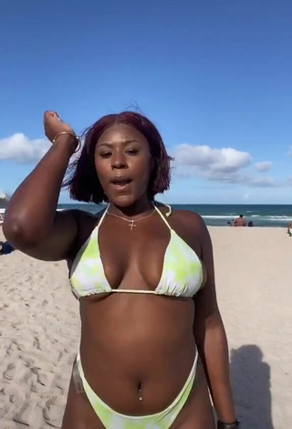 Skaibeauty (@skaibeauty) #cleavage  #bikini  #bouncing boobs  #belly button piercing  #booty dancing  #beach  «Happy place»