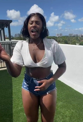 Skaibeauty (@skaibeauty) #cleavage  #crop top  #white crop top  #shorts  #booty dancing  #bouncing boobs 
