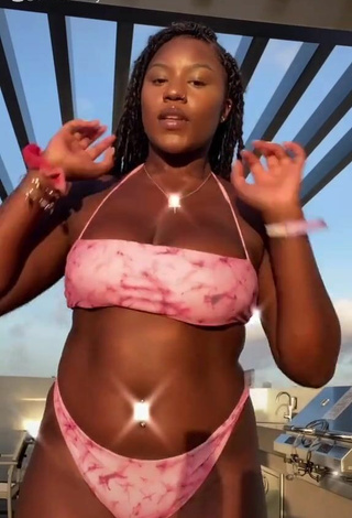 Skaibeauty (@skaibeauty) #cleavage  #bikini  #belly button piercing  #bouncing boobs  «new challenge  follow me on...»