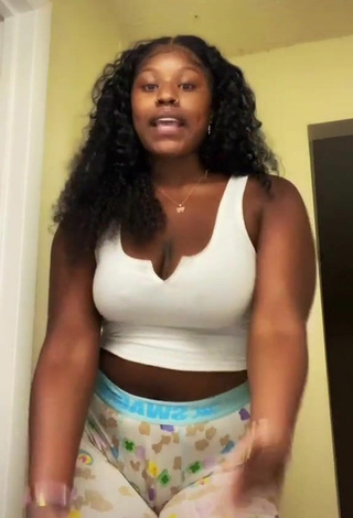 Skaibeauty (@skaibeauty) #cleavage  #crop top  #white crop top  #tight shorts  #pokies  #braless  #bouncing boobs  #booty shaking  «Uhh.. I think I’ll do it again...»