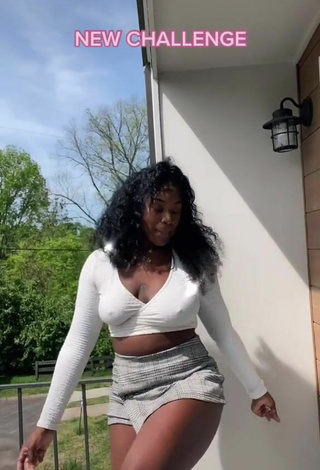 Skaibeauty (@skaibeauty) #cleavage  #crop top  #white crop top  #shorts  #braless  #pokies  #booty shaking  #bouncing boobs  «we active baby ✨»