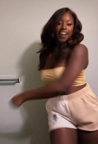 Skaibeauty (@skaibeauty) #cleavage  #tube top  #beige tube top  #shorts  #pokies  #booty dancing  «@iamxavierwhite Try this dance &...»