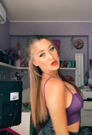 Sofia Sembiante (@sofiasembiante) #cleavage  #crop top  #purple crop top  «don’t be afraid to catch feels»