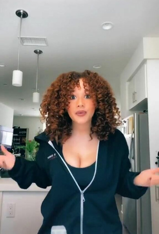 Hot & Nude: Talia Jackson (@taliajackson) - Videos