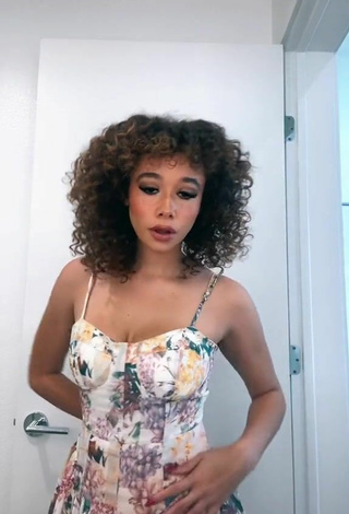 Talia Jackson (@taliajackson) #cleavage  #dress  «20 tomorrow  #fyp #foryou...»