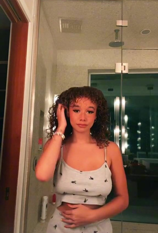 Talia Jackson (@taliajackson) #cleavage  #crop top  «wit no chanellllllllll!! #fyp...»