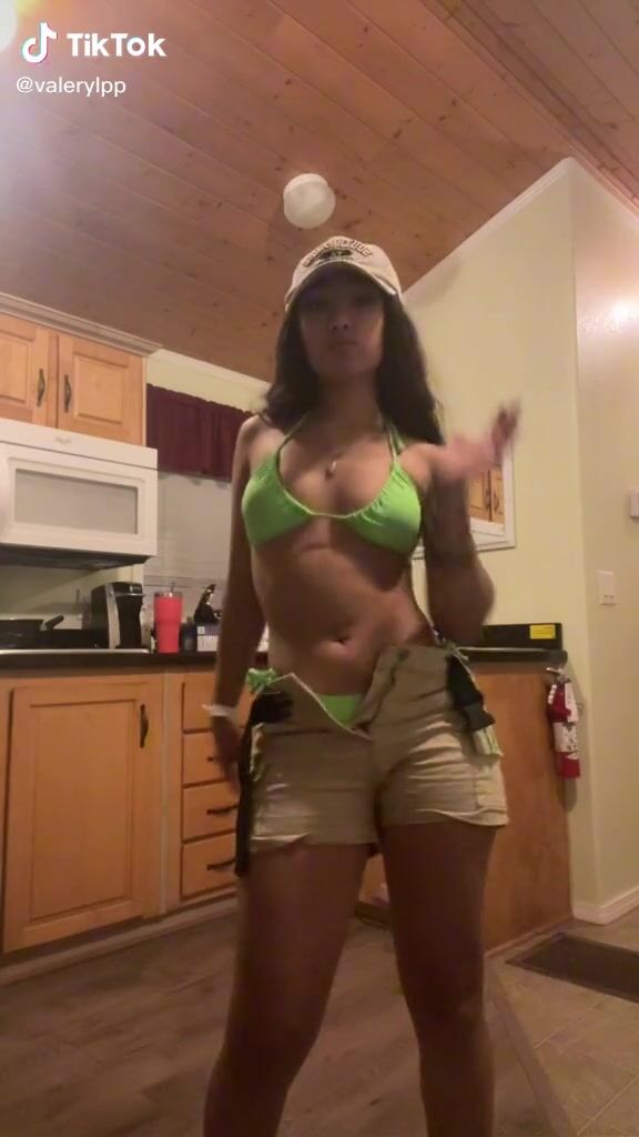 Valery Lopez (@valerylpp) #cleavage #bikini #green bikini... «Tik tok