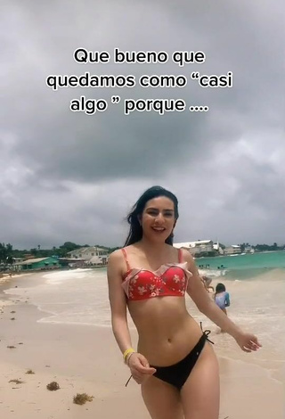Karen Andrea Vanegas (@andrea.vanegas_) #cleavage  #bikini  #beach  «Menos mal !! ‍♀️»