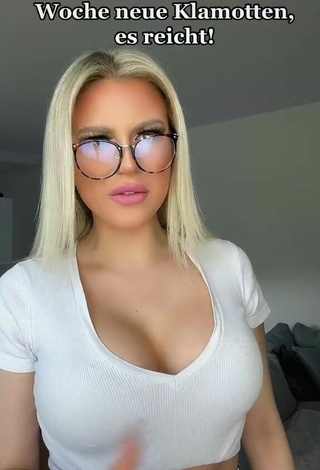 Antonia Rot (@antonia.rot) #cleavage  #crop top  #white crop top  #big boobs  «Bin so süchtig  #fyp #viral»