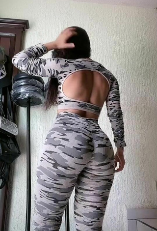 Mariel Araujo (@araujomariel123) #crop top  #camouflage crop top  #leggings  #butt  «ropa deportiva araujomariel88»