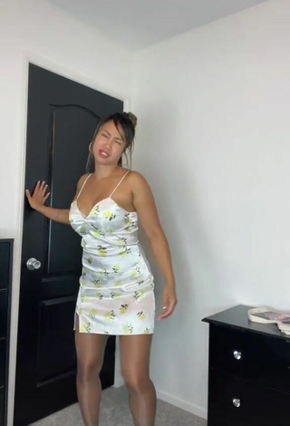 Atqofficial (@atqofficial_) #cleavage  #dress  #floral dress  «Hahah  #fyp #foryoupage #foryou #fy»
