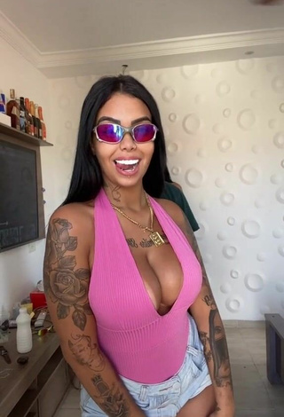 Nathi Rodrigues (@djnathii) #cleavage  #bouncing boobs  #tattooed body  #shorts  #booty dancing  #big boobs  «#vemsentando»