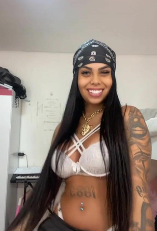 Nathi Rodrigues (@djnathii) #cleavage  #bra  #white bra  #lace bra  #booty dancing  #belly button piercing  #tattooed body  «Faz a pose»