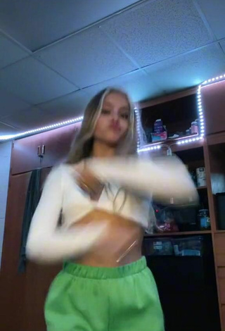 Grace Bressner (@gracebressner) #cleavage  #crop top  #white crop top  #booty dancing  «DC: @Masked dancer i love this ‍‍»