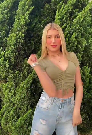 Sofia Furlani (@hey.sofiaaa) #cleavage  #crop top  #green crop top  #belly button piercing  «qual foi o último emoji que vc...»