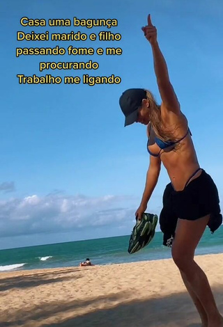 Ingrid Vasconcelos (@ingridvasconcelos) #cleavage  #mini bikini top  #blue mini bikini top  #beach  «Sexta fuiiiiii ☀️ ‍♀️...»