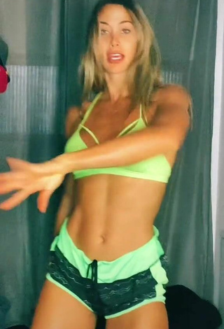 Ingrid Vasconcelos (@ingridvasconcelos) #cleavage  #bikini top  #light green bikini top  #shorts  #booty dancing  «#PresentinhoDeDeus...»