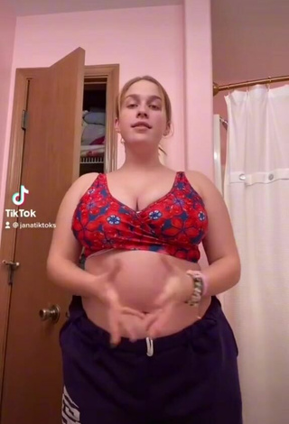 Jana (@janatiktoks) #cleavage  #crop top  #big boobs  «a lot can happen in a year....»