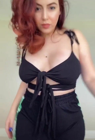 Jane Rocci (@jane_rocci_official) #cleavage  #crop top  #black crop top  #big boobs 