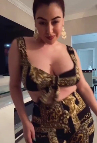 Jane Rocci (@jane_rocci_official) #cleavage  #crop top  #big boobs  #bouncing boobs  #leggings  #big butt  #booty dancing 