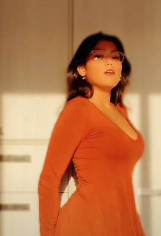 Paulina Julieta (@julieta_labrada) #cleavage  #dress  #red dress  #booty dancing  «Este baile ha estado en mi...»