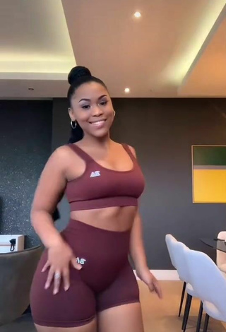 Lluvia Faye (@king_lluvia) #cleavage  #crop top  #brown crop top  #legging shorts  #booty dancing  #big butt  «under review for what»