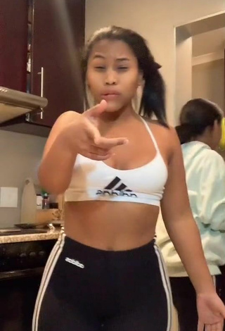 Lluvia Faye (@king_lluvia) #cleavage  #crop top  #white crop top  #leggings  #big butt  #booty dancing 