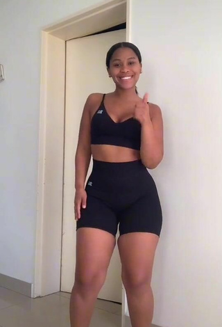 Lluvia Faye (@king_lluvia) #cleavage  #crop top  #black crop top  #legging shorts  #booty dancing  #big butt 
