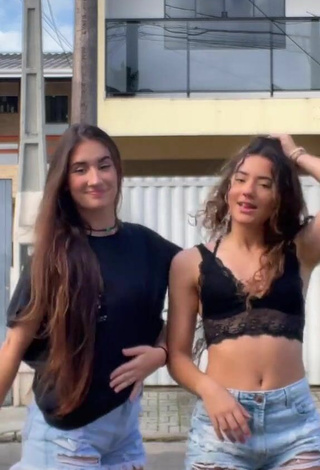Leticia Pinotti (@leticiapinottii) #cleavage  #crop top  #black crop top  #lace crop top  #shorts  #booty dancing  «Lembra daquelas amiga bext❤️...»