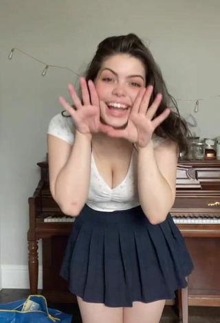 Madelyn (@madelyn.whitehead) #cleavage  #crop top  #white crop top  #bouncing boobs  #skirt  #booty dancing  «dc: @dariushickman_  y’all i’m...»